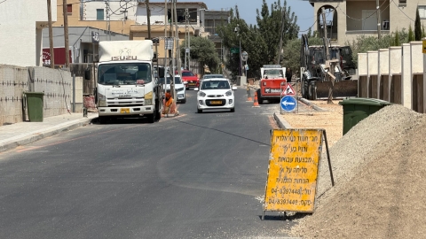 بلدية كفرقرع: شركة الكهرباء تباشر العمل لنقل اعمدة الكهرباء في شارع الأمل